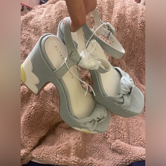 NWT Altar’d State Denim Daisy Blossom Platform Sandals - Picture 3 of 8